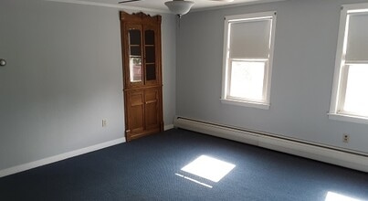 31 Middle Street, Unit Unit 31 in Orono, ME - Foto de edificio - Building Photo