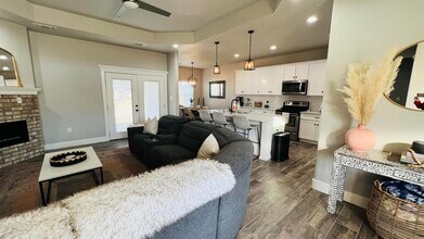 51 Yvonne Dr in Del Rio, TX - Foto de edificio - Building Photo