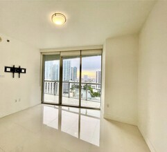 475 Brickell Ave, Unit 3908 in Miami, FL - Foto de edificio - Building Photo