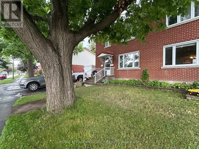 1350 Leaside Ave in Ottawa, ON - Building Photo - Building Photo