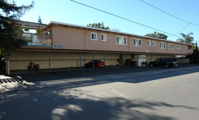 921-945 High School Way in Mountain View, CA - Building Photo - Building Photo