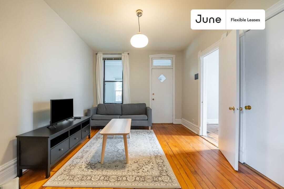 2345 N Bosworth Ave in Chicago, IL - Building Photo
