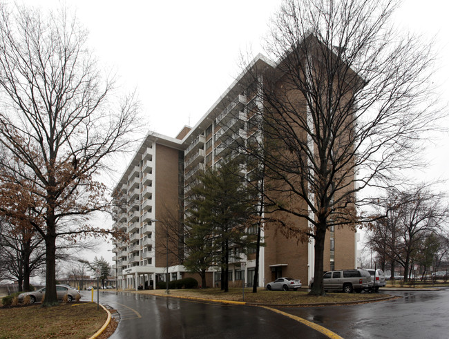 Madison Towers in Madison, TN - Building Photo - Building Photo