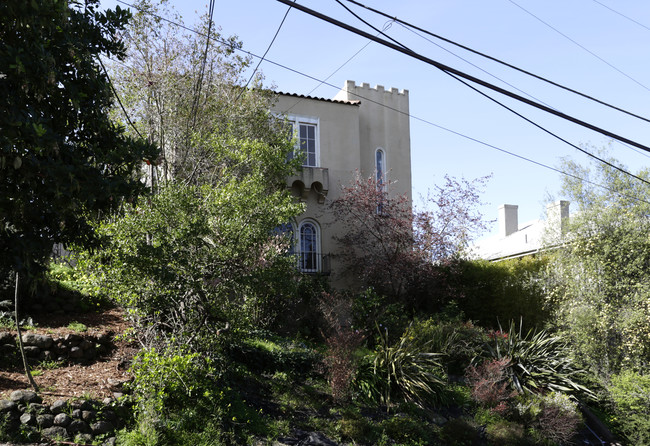 497-503 Fairbanks Ave in Oakland, CA - Foto de edificio - Building Photo