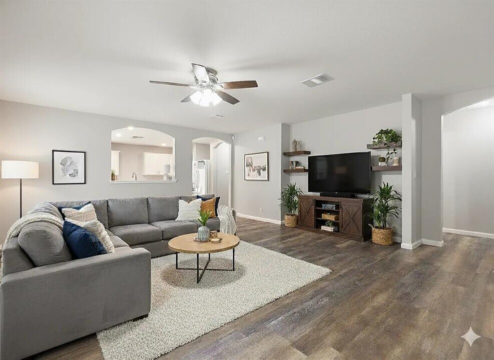 304 Paige Bend in Hutto, TX - Building Photo