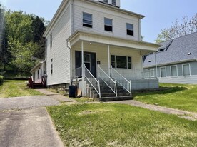 212 29th St, Unit Apt 2 in Wheeling, WV - Building Photo