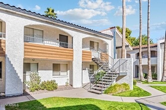 2645 E Cactus Rd, Unit 1 in Phoenix, AZ - Building Photo - Building Photo