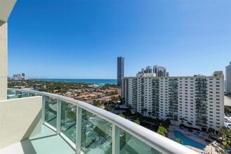 19380 Collins Ave, Unit PH-6 in Sunny Isles Beach, FL - Foto de edificio - Building Photo