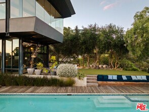 1406 1/2 N Kenter Ave in Los Angeles, CA - Building Photo - Building Photo