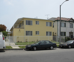 1372 N Serrano Ave in Los Angeles, CA - Building Photo - Building Photo