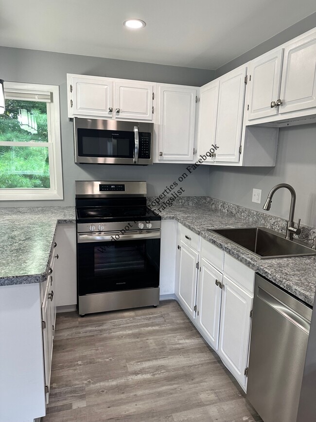 13 Pawling St in Menands, NY - Building Photo - Building Photo