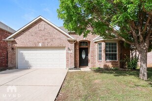 2720 Maple Creek Dr in Fort Worth, TX - Building Photo