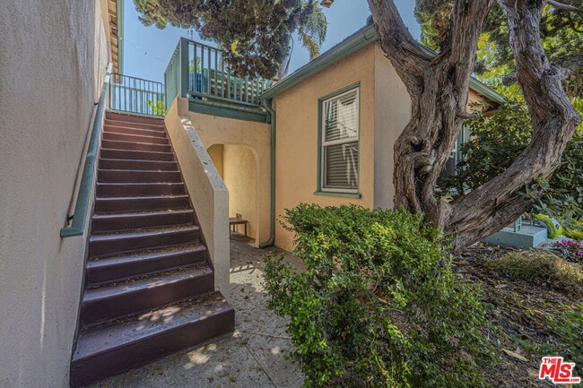 2110 California Ave in Santa Monica, CA - Foto de edificio - Building Photo