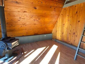 10605 N Applegate Rd in Jacksonville, OR - Building Photo - Building Photo