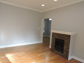 1346 1/2 W Estes Ave in Chicago, IL - Building Photo - Building Photo