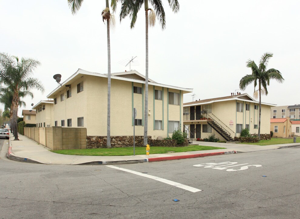 9912-9918 Belmont St in Bellflower, CA - Foto de edificio