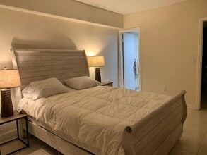 250 181 Dr, Unit 406 in Sunny Isles Beach, FL - Foto de edificio - Building Photo