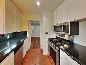 6224 Chelton Dr in Oakland, CA - Building Photo - Building Photo