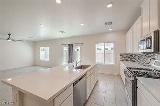 219 Cordelia Cove Ave in Henderson, NV - Building Photo - Building Photo