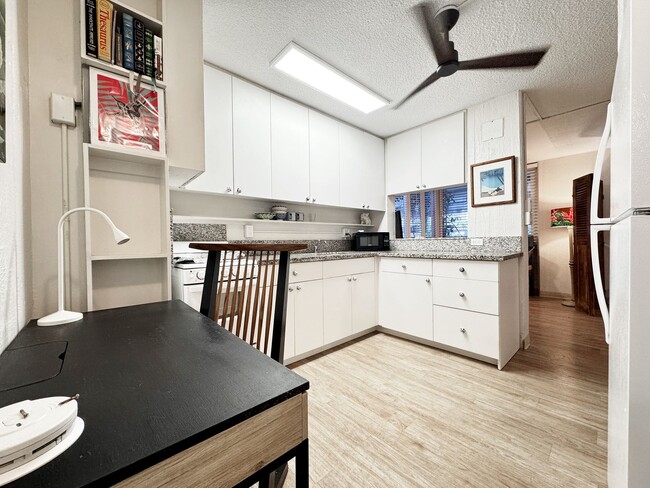 2943 Kalakaua Ave in Honolulu, HI - Building Photo - Building Photo