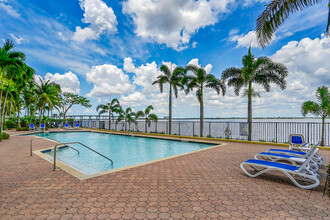 2797 1st St, Unit 2202 in Ft. Myers, FL - Building Photo - Building Photo