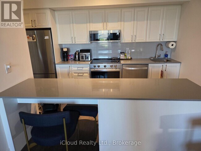 1063 Douglas McCurdy Cmn in Mississauga, ON - Building Photo - Building Photo