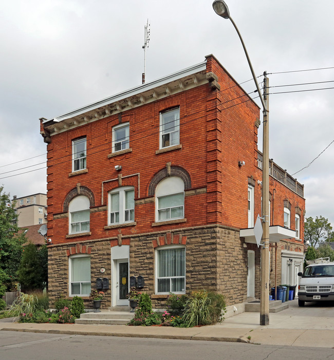 245 Young St in Hamilton, ON - Building Photo - Primary Photo