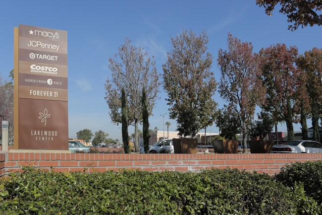Casas Alquiler en Lakewood Country Club, CA