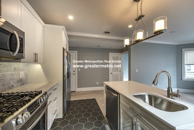 21 Winfield St, Unit 3 in Boston, MA - Foto de edificio - Building Photo