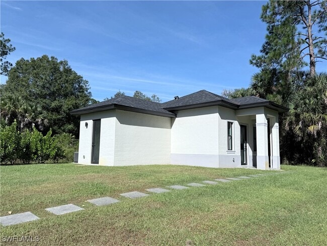 4681 18th Ave SE in Naples, FL - Building Photo - Building Photo