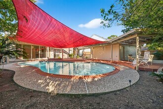 1698 Creekside Dr in Sugar Land, TX - Building Photo - Building Photo