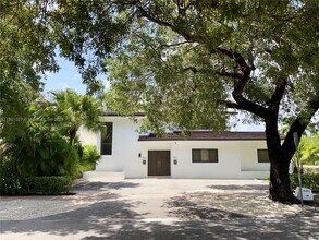 401 Majorca Ave in Coral Gables, FL - Building Photo - Building Photo