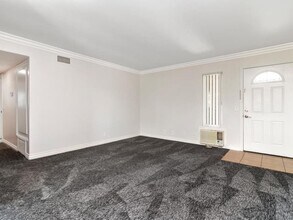 156 Avenida Descanso in Oceanside, CA - Foto de edificio - Building Photo