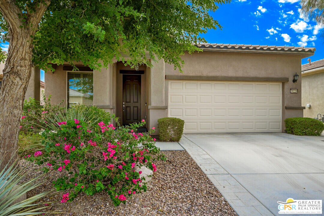 39220 C. Negrete in Indio, CA - Building Photo
