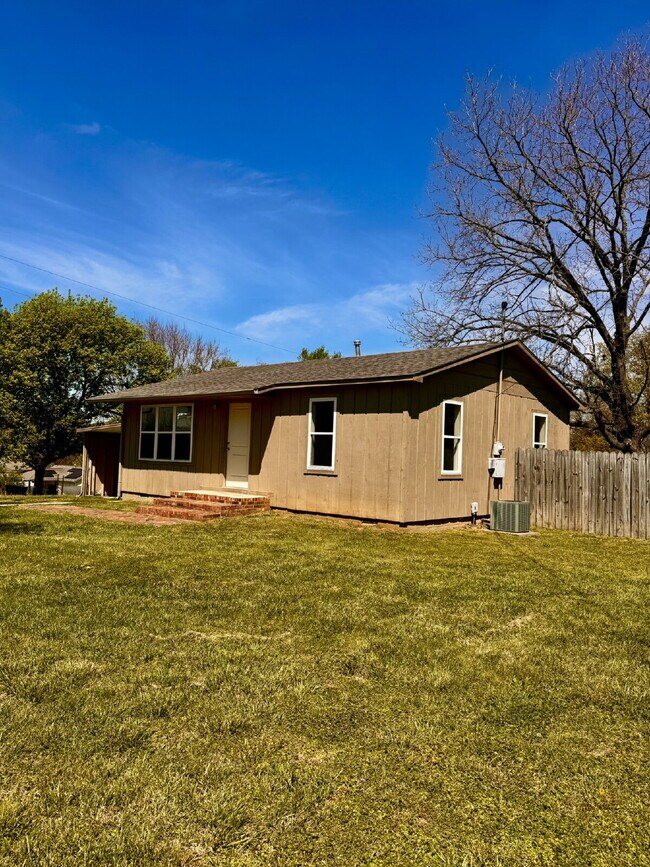 803 E Greenfield St in Rogers, AR - Foto de edificio - Building Photo