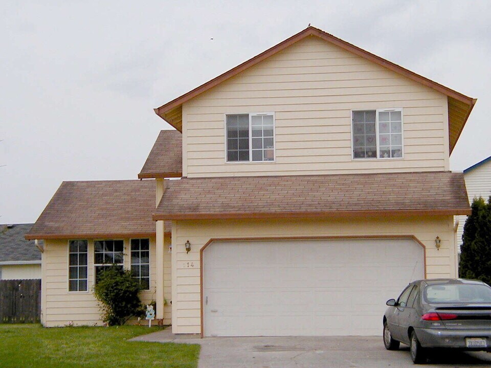 114 SW 14th Cir in Battle Ground, WA - Building Photo