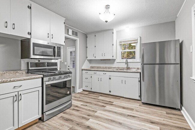747 Cottage Pl in Shoreview, MN - Building Photo - Building Photo
