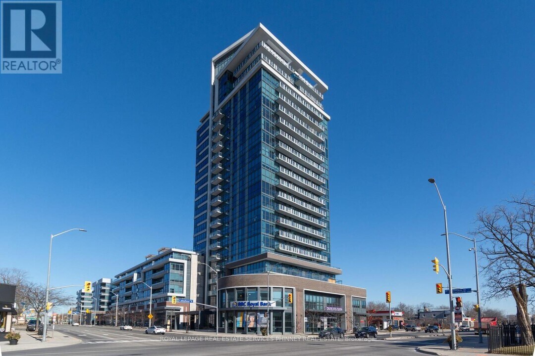 1 Hurontario St in Mississauga, ON - Building Photo