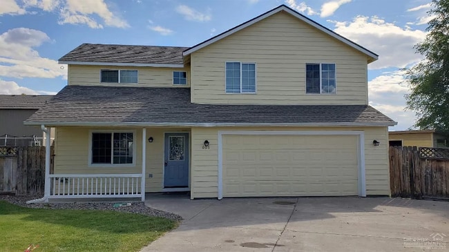 property at 606 NE Stoneridge Ln