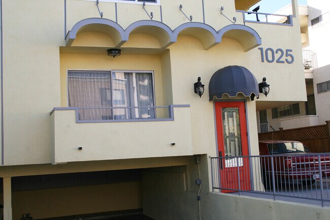 1025 S Sherbourne Dr in Los Angeles, CA - Building Photo - Building Photo
