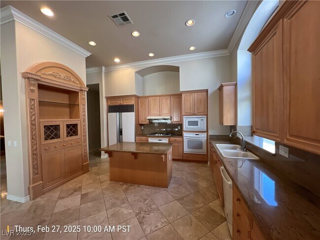 9304 Fontainbleu Dr in Las Vegas, NV - Building Photo - Building Photo