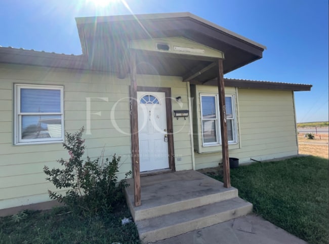 516 Dowden Rd in Wolfforth, TX - Building Photo - Building Photo