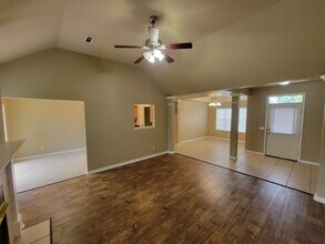 1303 E Ken Leach Ct in Siloam Springs, AR - Building Photo - Building Photo