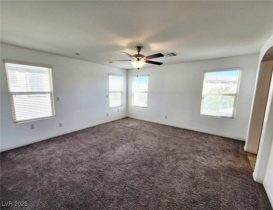 5812 Beluga Bay St in North Las Vegas, NV - Foto de edificio