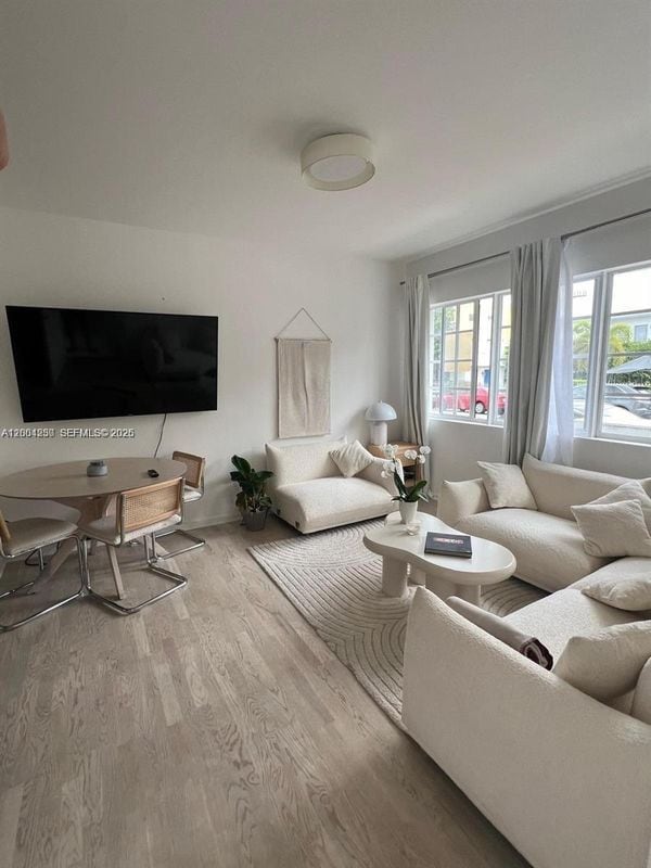 810 7th St in Miami Beach, FL - Foto de edificio - Building Photo