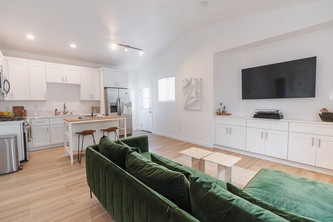 property at 129 Clubhouse Ave