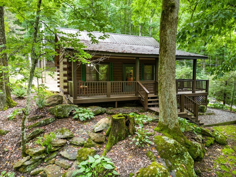 1364 Herron Branch Rd in Whittier, NC - Building Photo