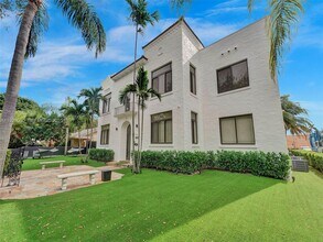 1656 Polk St in Hollywood, FL - Foto de edificio - Building Photo