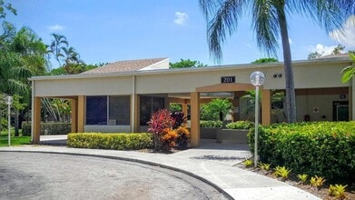 109 Gardens Dr in Pompano Beach, FL - Building Photo - Building Photo