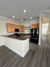 1095 Elmwood St in Orlando, FL - Foto de edificio - Building Photo